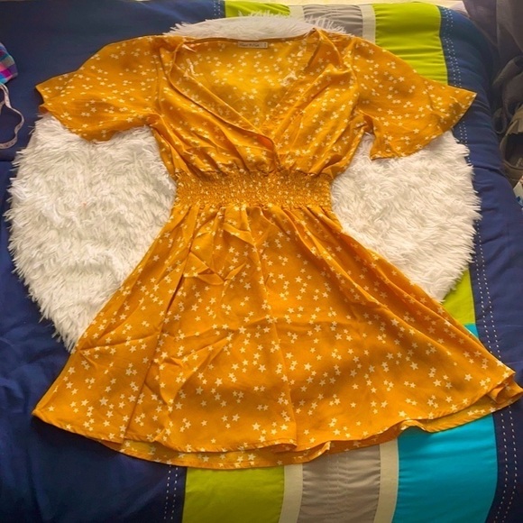 Heart & Hips Dresses & Skirts - Heart & Hips Chiffon Star Pattern Dress